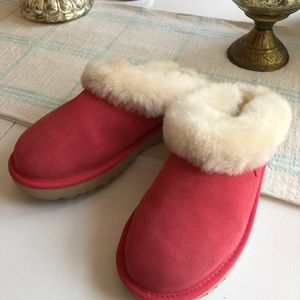 New - never worn Ugg Shoe.  Extremely comfortable - size 8.